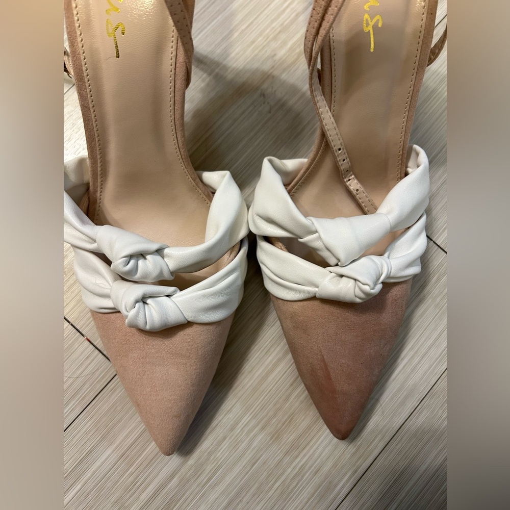 Like New Suede Lulus Bow Heels - Picture 3 of 8